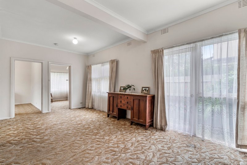 Photo - 19 Beddoe Avenue, Clayton VIC 3168 - Image 5