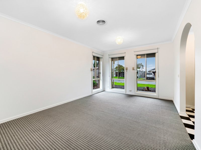 Photo - 19 Beech Place, Hallam VIC 3803 - Image 2