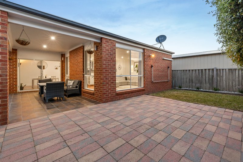 Photo - 19 Beechville Place, Craigieburn VIC 3064 - Image 15