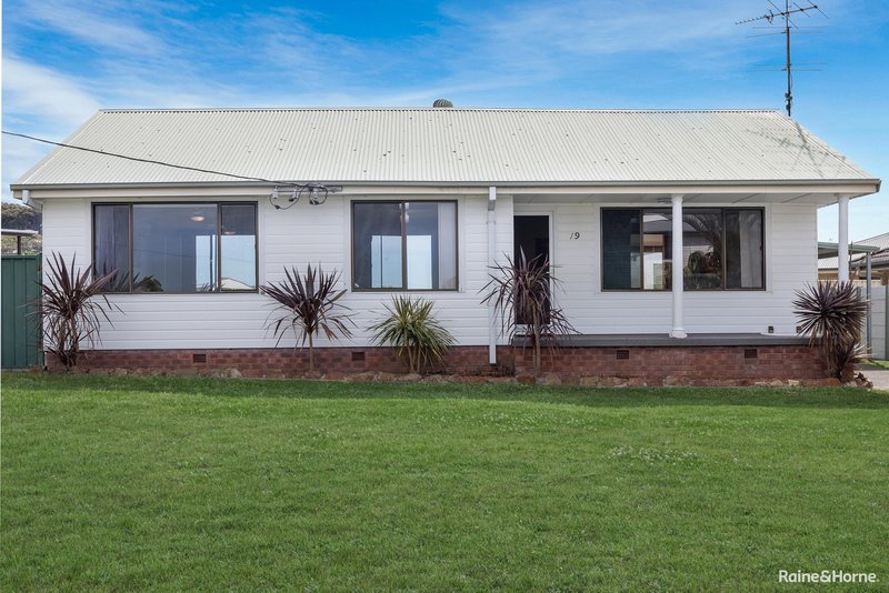 19 Bell Street, Belmont North NSW 2280