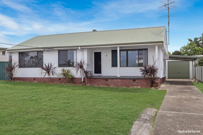 Photo - 19 Bell Street, Belmont North NSW 2280 - Image 2