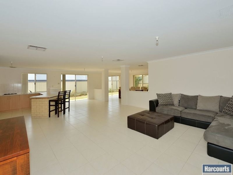 Photo - 19 Bellerive Pass, Meadow Springs WA 6210 - Image 11