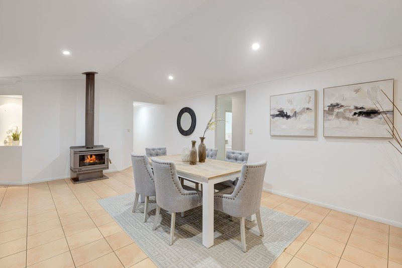 Photo - 19 Bellfield Crescent, Parkinson QLD 4115 - Image 4