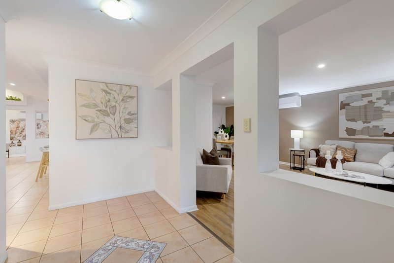 Photo - 19 Bellfield Crescent, Parkinson QLD 4115 - Image 9