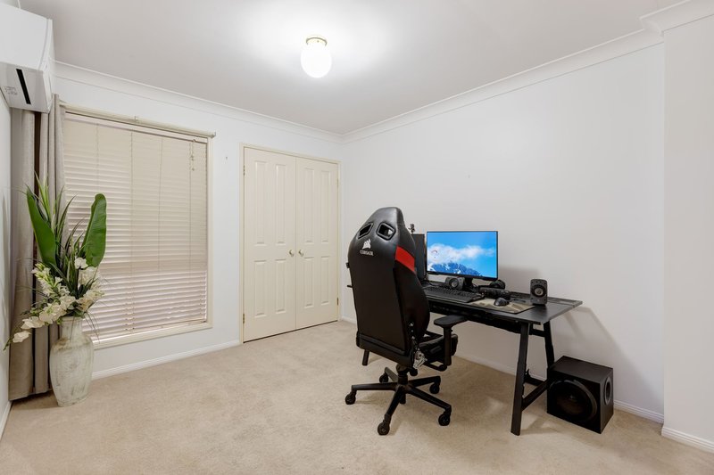 Photo - 19 Bellfield Crescent, Parkinson QLD 4115 - Image 13