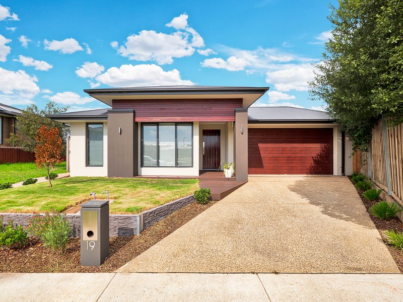 19 Bellotto Street, Cranbourne North VIC 3977