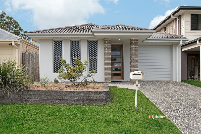 19 Bellthorpe Circuit, Kallangur QLD 4503