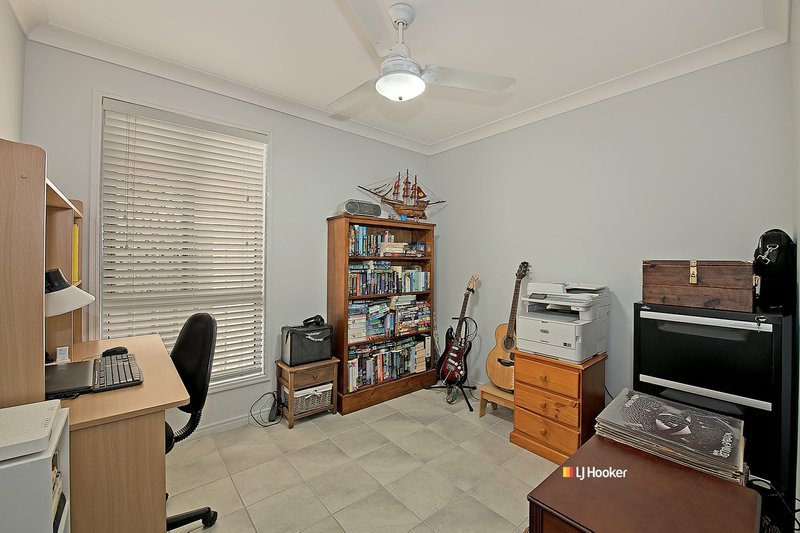 Photo - 19 Bellthorpe Circuit, Kallangur QLD 4503 - Image 12