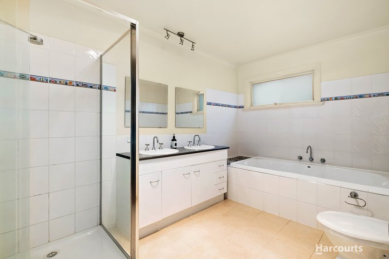 Photo - 19 Ben Nevis Grove, Bulleen VIC 3105 - Image 8