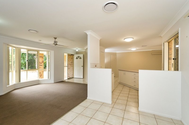 Photo - 19 Benjamin Court, Glen Eden QLD 4680 - Image 5