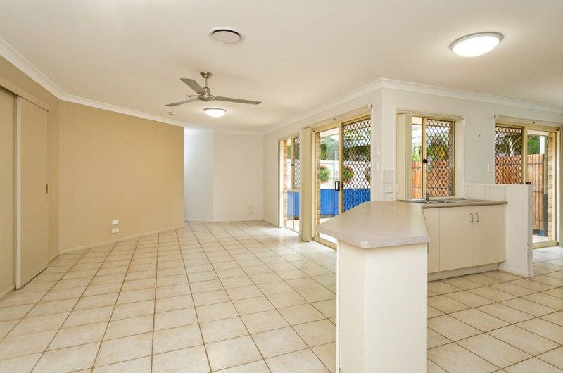 Photo - 19 Benjamin Court, Glen Eden QLD 4680 - Image 6