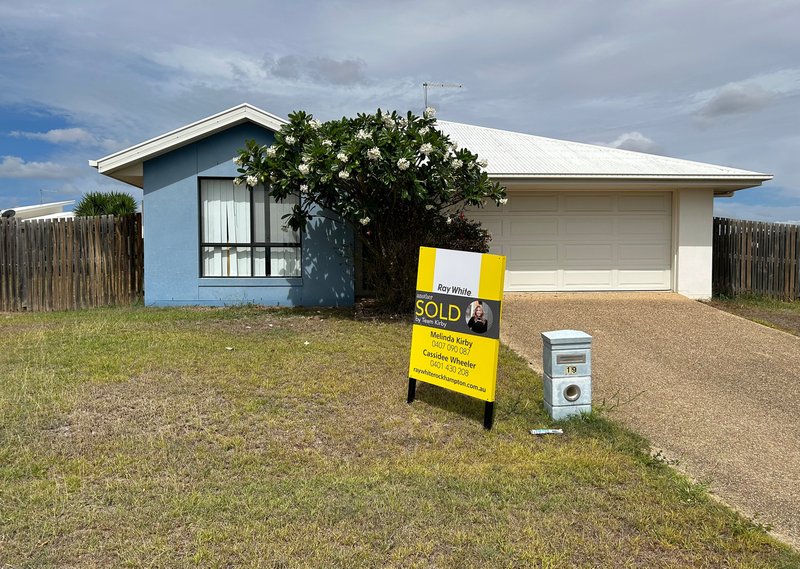 19 Benjamin Drive, Gracemere QLD 4702