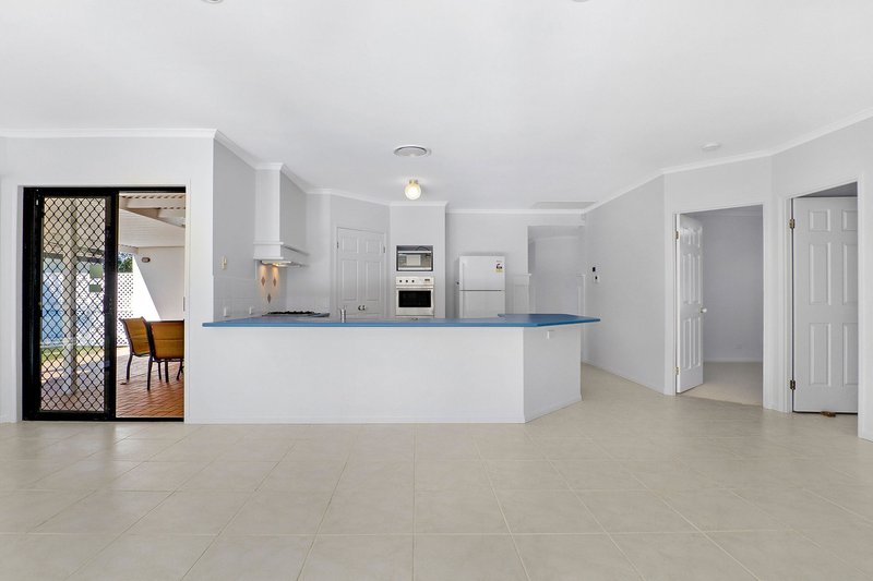 Photo - 19 Benjamin Place, Sinnamon Park QLD 4073 - Image 6