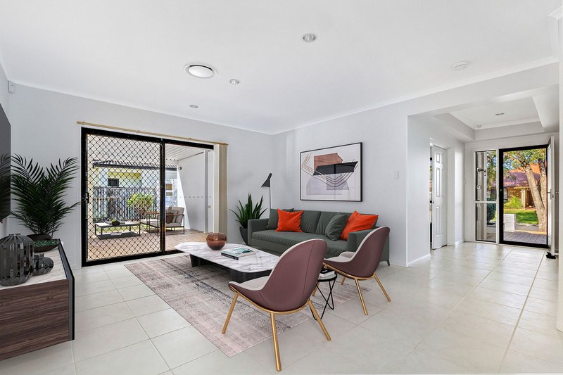 Photo - 19 Benjamin Place, Sinnamon Park QLD 4073 - Image 9