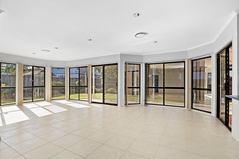 Photo - 19 Benjamin Place, Sinnamon Park QLD 4073 - Image 3