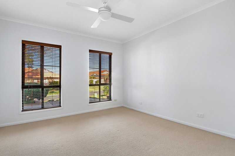 Photo - 19 Benjamin Place, Sinnamon Park QLD 4073 - Image 12