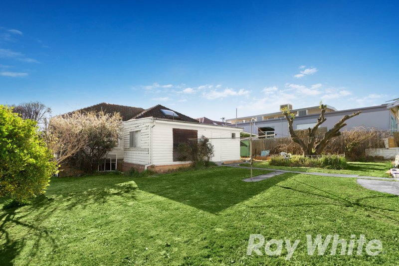 Photo - 19 Bennett Street, Burwood VIC 3125 - Image 11