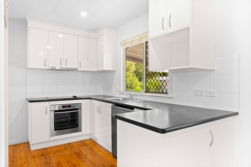 Photo - 19 Berghofer Street, Rockville QLD 4350 - Image 7