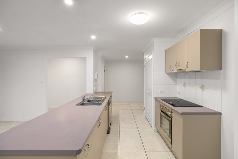 Photo - 19 Berkeley Circuit, Bellbird Park QLD 4300 - Image 5