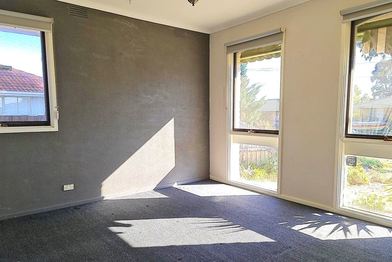 Photo - 19 Bernhardt Avenue, Hoppers Crossing VIC 3029 - Image 2