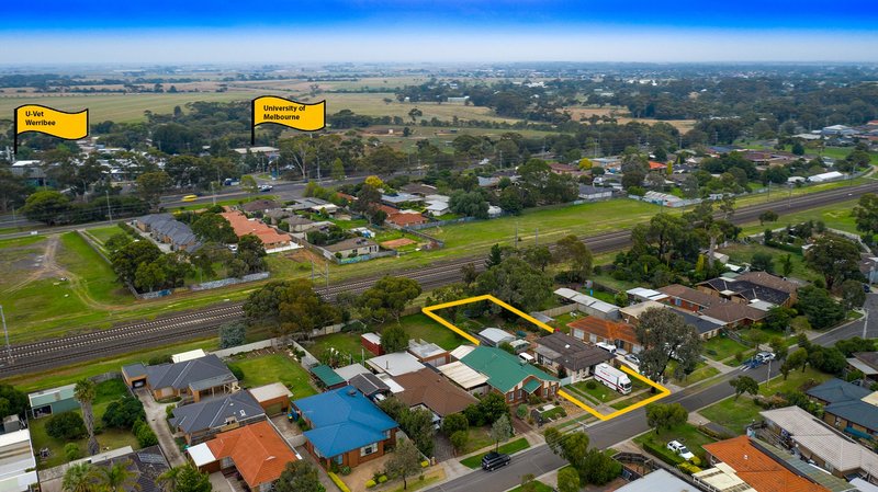 Photo - 19 Bernhardt Avenue, Hoppers Crossing VIC 3029 - Image 12