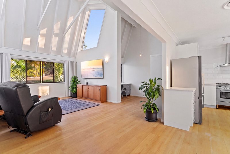 Photo - 19 Bertana Drive, Mudgeeraba QLD 4213 - Image 9