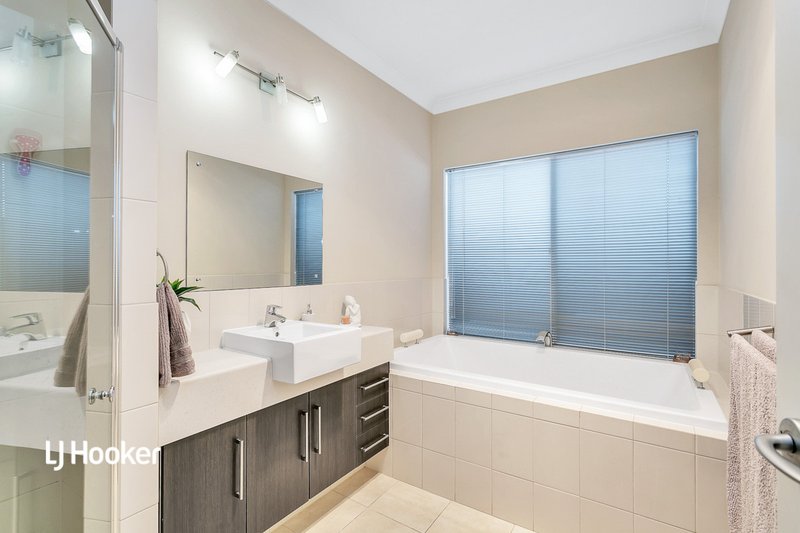 Photo - 19 Bimini Crescent, Mawson Lakes SA 5095 - Image 15