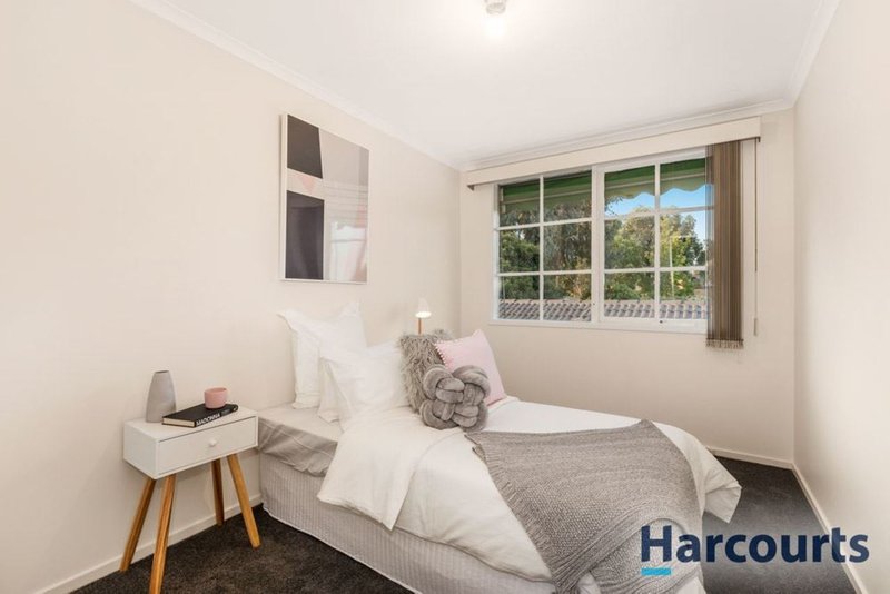 Photo - 19 Birchfield Crescent, Wantirna VIC 3152 - Image 7