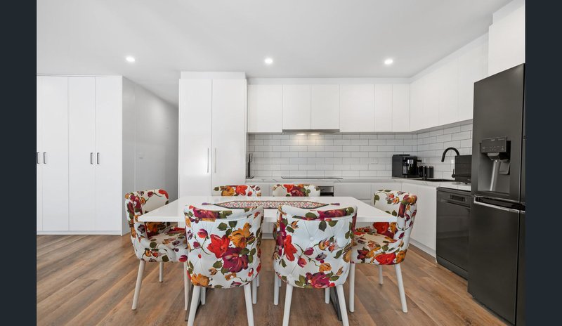 Photo - 19 Blamey Avenue, Mill Park VIC 3082 - Image 2