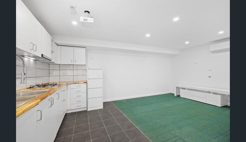 Photo - 19 Blamey Avenue, Mill Park VIC 3082 - Image 9