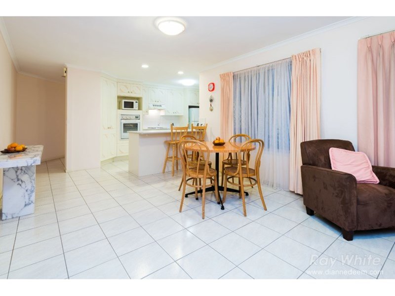 Photo - 19 Blue Grass Crescent, Eight Mile Plains QLD 4113 - Image 5