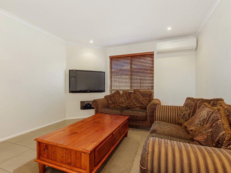 Photo - 19 Blueash Crescent, Oxenford QLD 4210 - Image 7