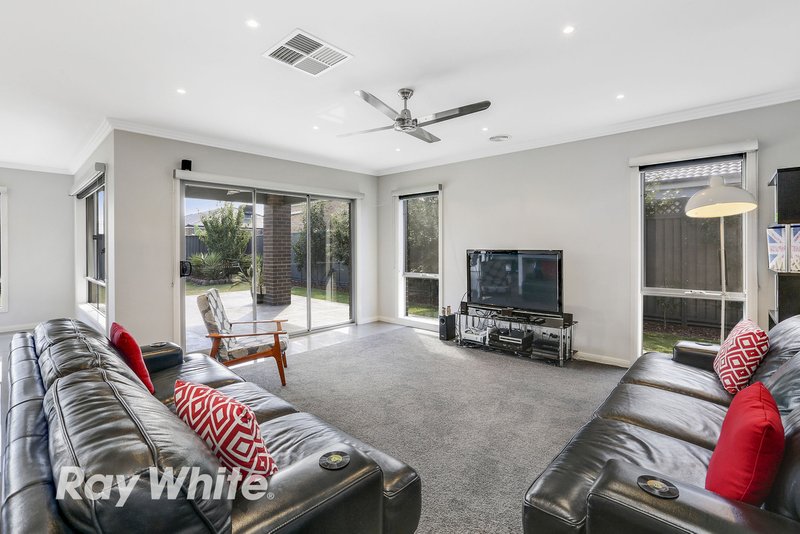 Photo - 19 Bluebill Court, Lara VIC 3212 - Image 4