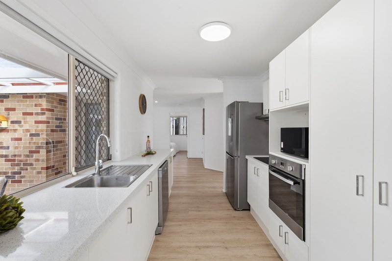 Photo - 19 Borage Place, Calamvale QLD 4116 - Image 4