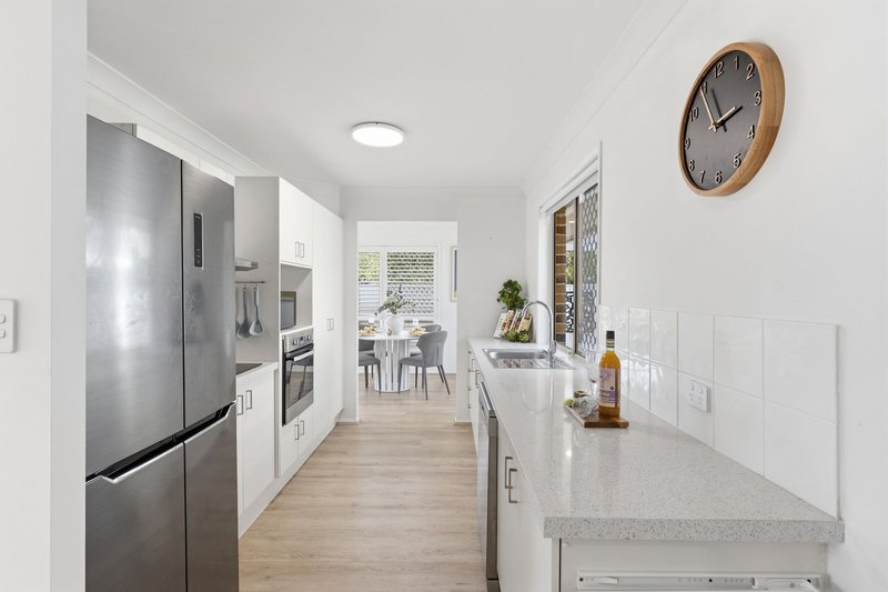 Photo - 19 Borage Place, Calamvale QLD 4116 - Image 5