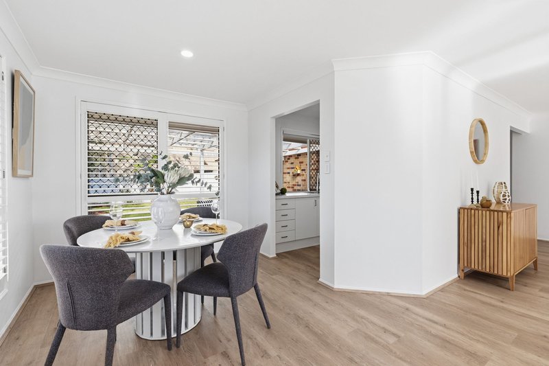 Photo - 19 Borage Place, Calamvale QLD 4116 - Image 8