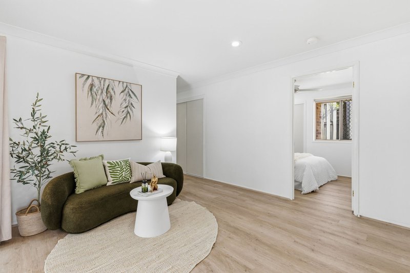 Photo - 19 Borage Place, Calamvale QLD 4116 - Image 9