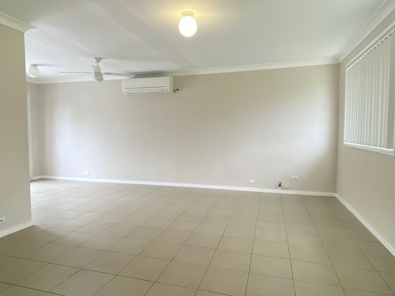 Photo - 19 Borrowdale Way, Cranebrook NSW 2749 - Image 4