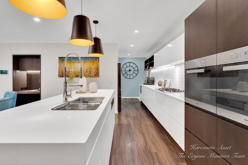 Photo - 19 Botanic Crescent, Brookwater QLD 4300 - Image 3