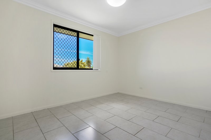 Photo - 19 Bottlebrush Drive, Kirkwood QLD 4680 - Image 5