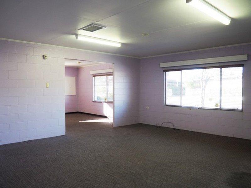 Photo - 19 Boyd Parade, Mount Isa QLD 4825 - Image 3