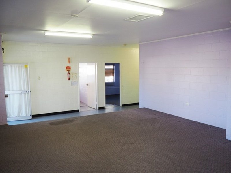 Photo - 19 Boyd Parade, Mount Isa QLD 4825 - Image 4