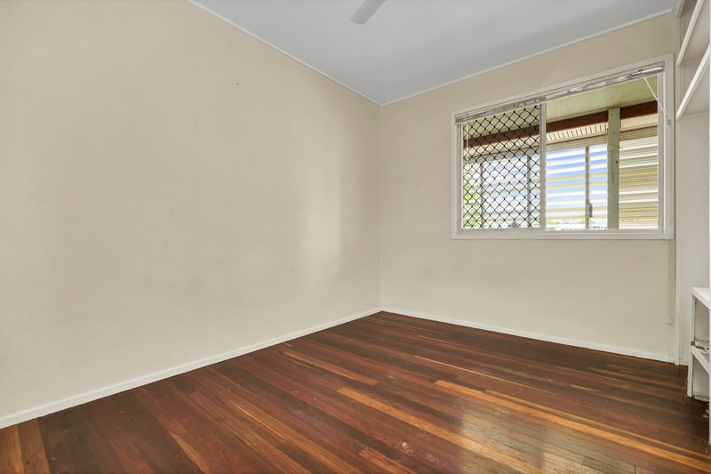 Photo - 19 Boyne Crescent, West Gladstone QLD 4680 - Image 9