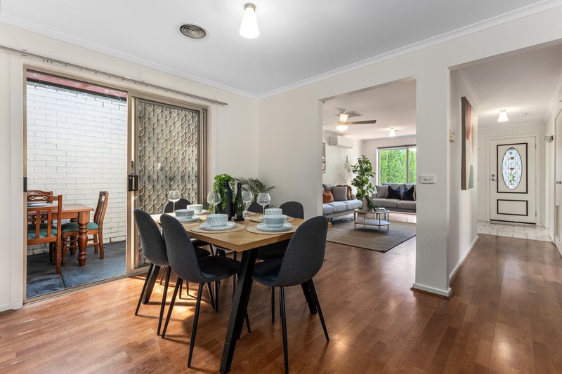 Photo - 19 Brayford Nook, Craigieburn VIC 3064 - Image 5