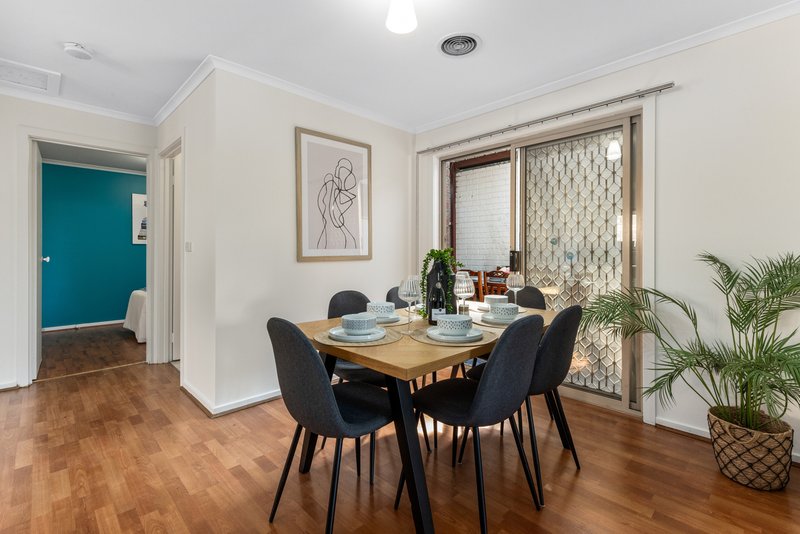 Photo - 19 Brayford Nook, Craigieburn VIC 3064 - Image 6