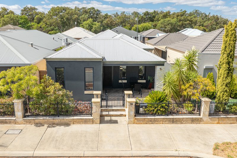 Photo - 19 Bremer Way, South Yunderup WA 6208 - Image 2