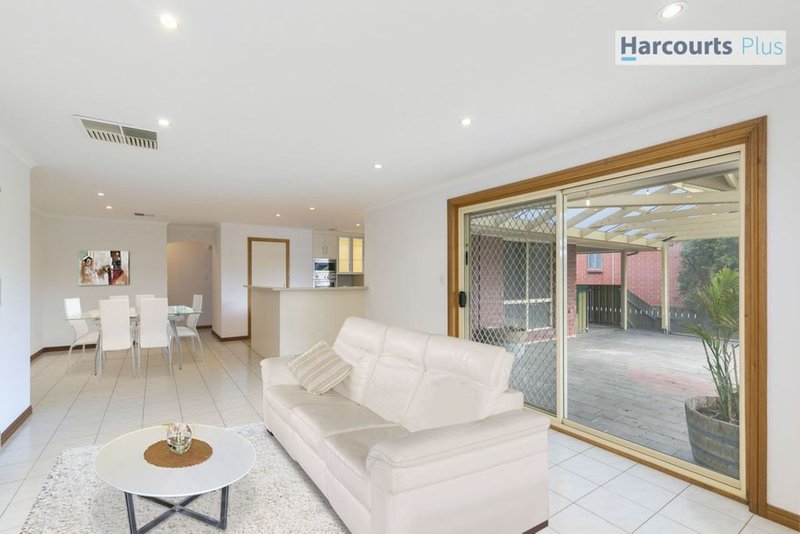 Photo - 19 Brett Crescent, Hallett Cove SA 5158 - Image 3