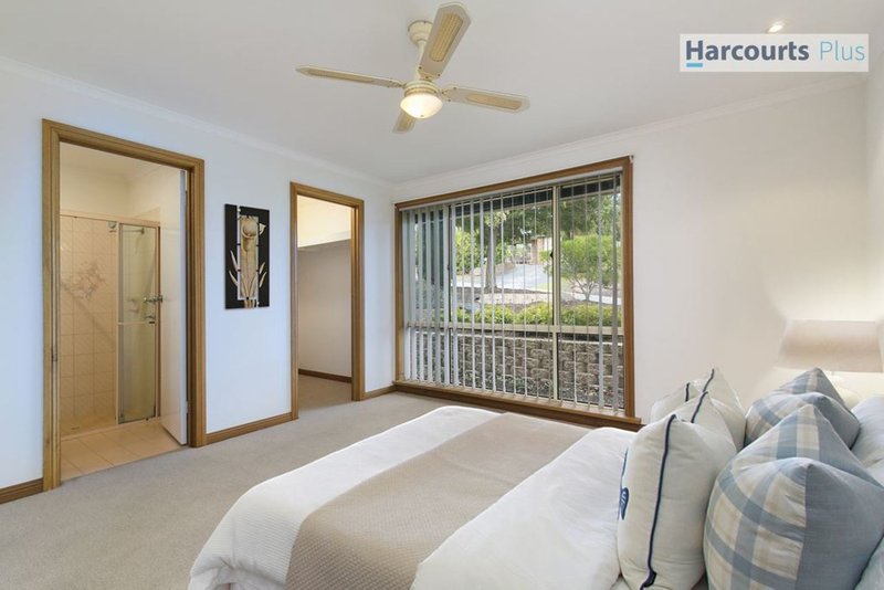 Photo - 19 Brett Crescent, Hallett Cove SA 5158 - Image 9