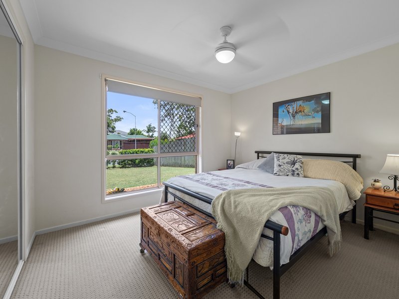 Photo - 19 Brett Place, Wynnum West QLD 4178 - Image 9