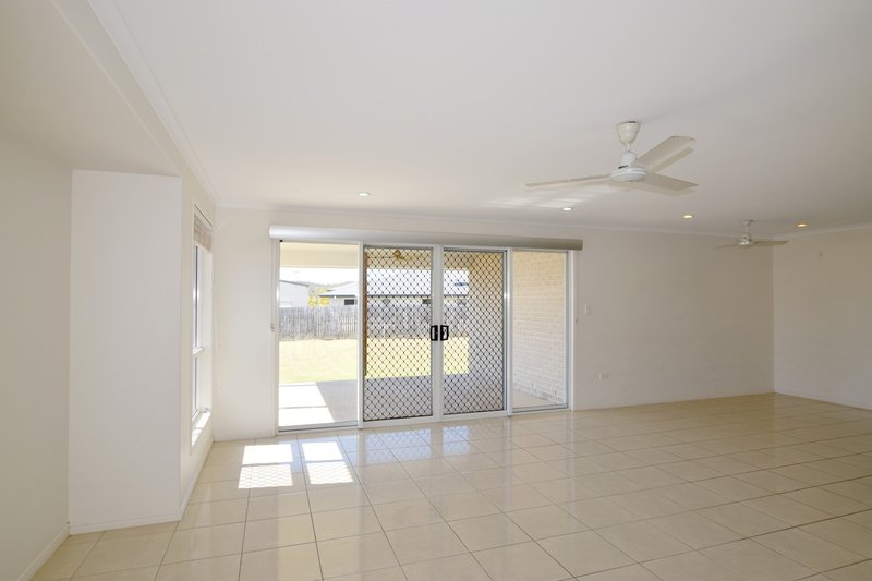 Photo - 19 Briffney Street, Kirkwood QLD 4680 - Image 2